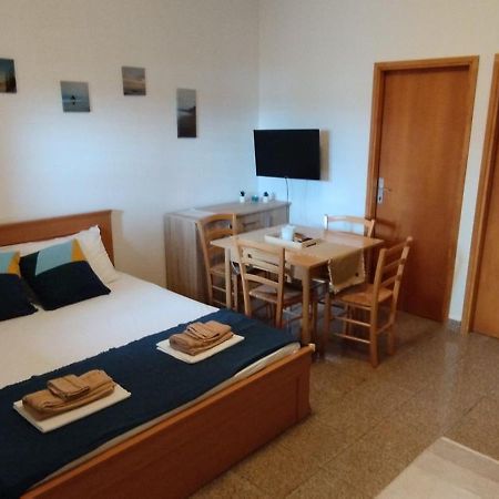 Apartmani Izvor Pag Town Buitenkant foto