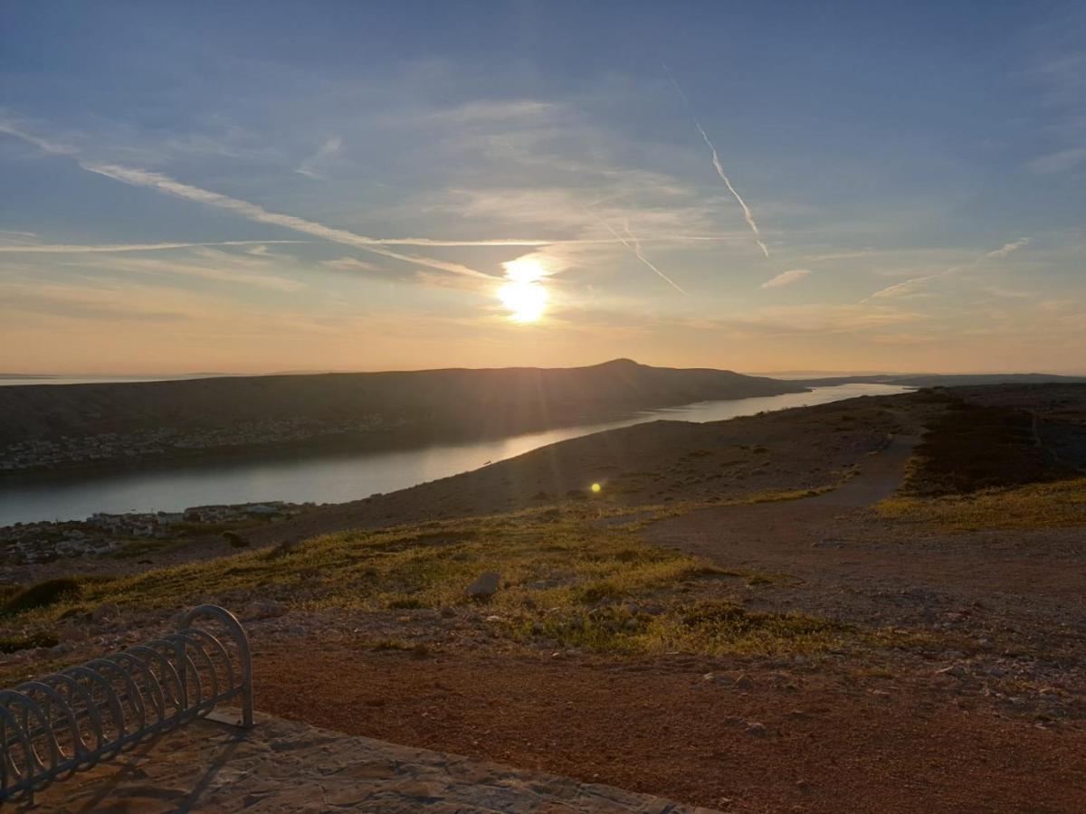Apartmani Izvor Pag Town Buitenkant foto