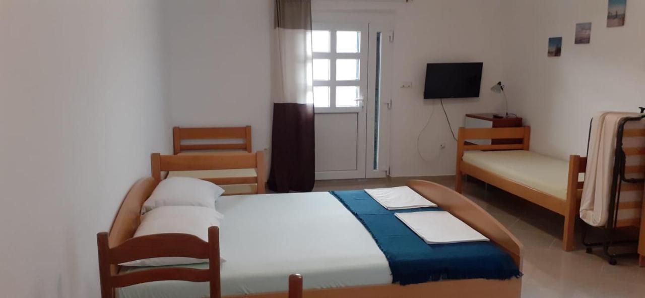 Apartmani Izvor Pag Town Buitenkant foto